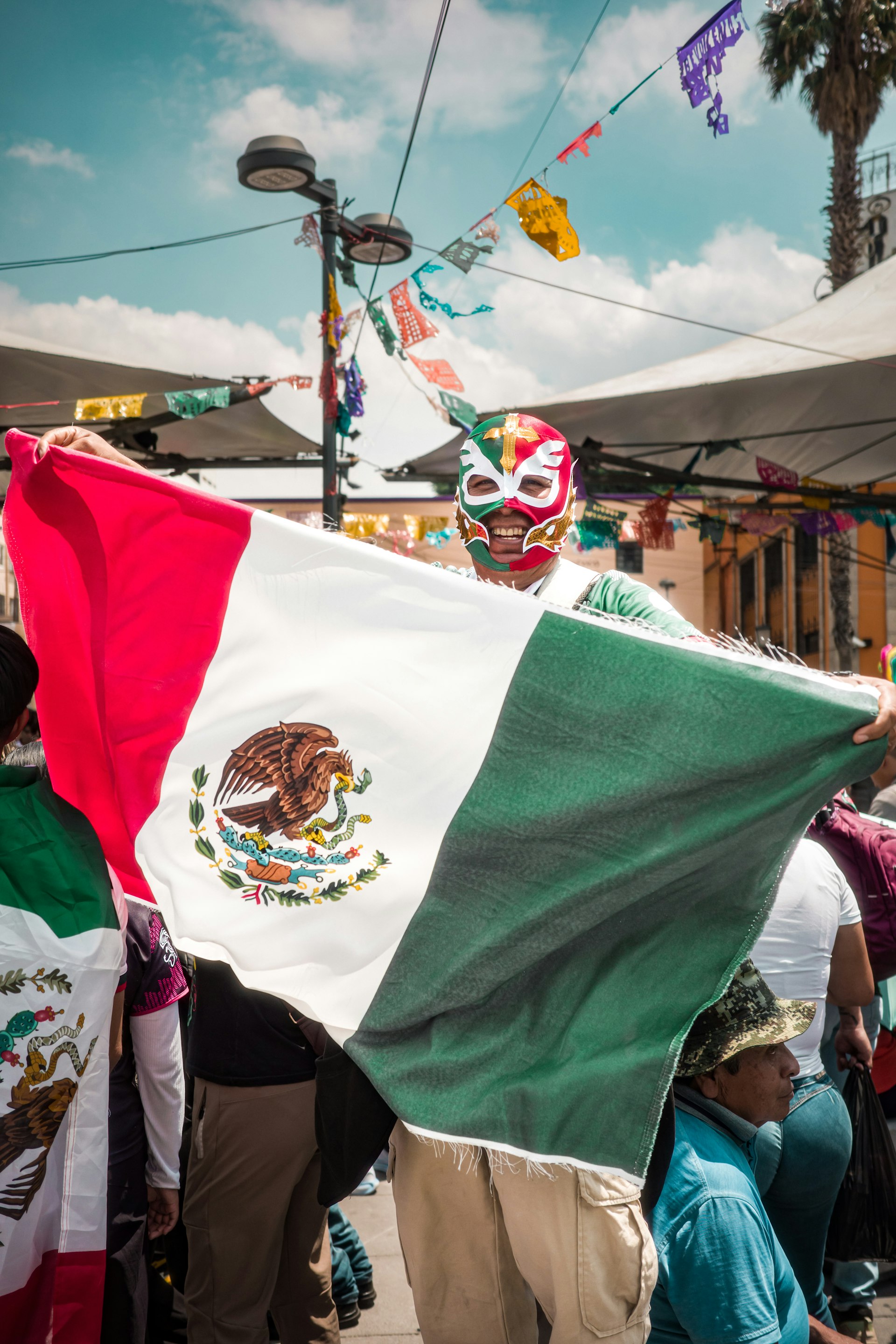 Brincos Dieras — El Desmadre Continua Tour